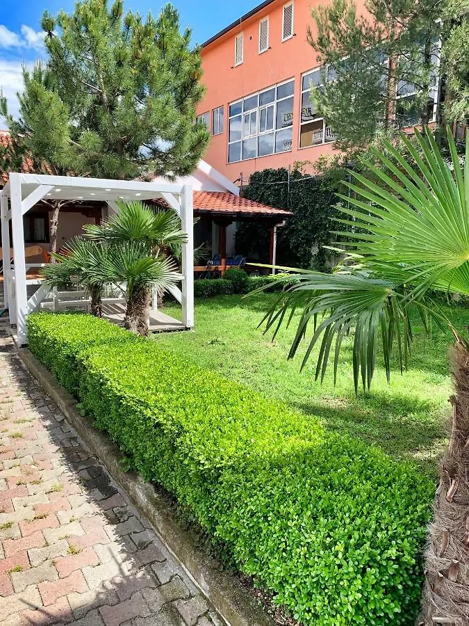 Hotel Erol Velipojë 3*,